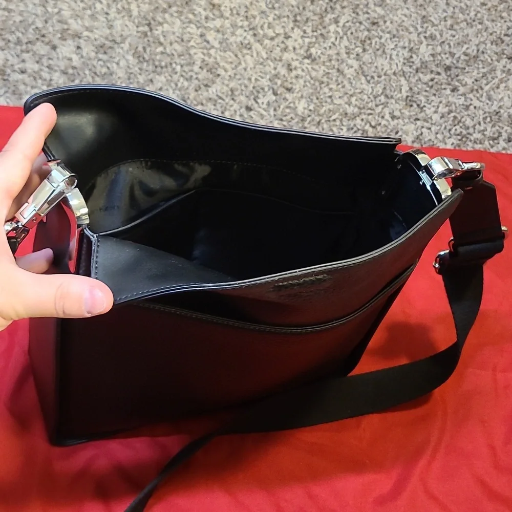 Calvin Klein Fay Large Crossbody Bag In Black Leather - Picture 9 of 9